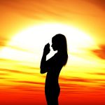 Il saluto al sole nello yoga: la guida completa alla pratica