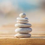 Equilibrio interiore: come coltivarlo con lo yoga e la meditazione